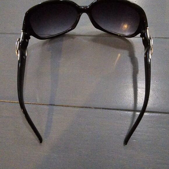 Women's Black Cat Eye Buckle Details UV Protectant Sunglasses - Picture 11 of 11